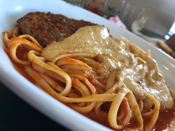 photo of Green Vegetarian Cuisine Vegan Chick'n Parmesan shared by @robertosauceda09 on  01 Jul 2019 - review