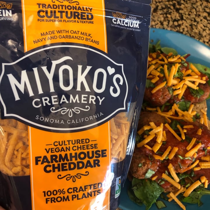 photo of Miyoko's Creamery Cultured Vegan Farmhouse Cheddar Block shared by @jerrbur on  29 Apr 2021 - review
