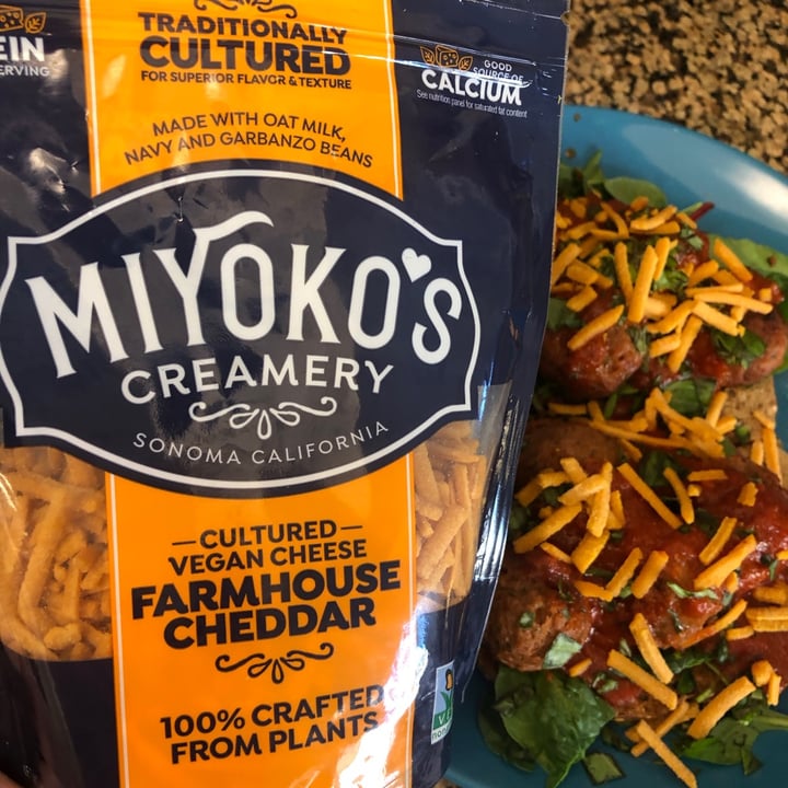 review photo of Miyoko's Creamery Cultured Vegan Farmhouse Cheddar Block shared by @jerrbur on 29 Apr 2021 - review