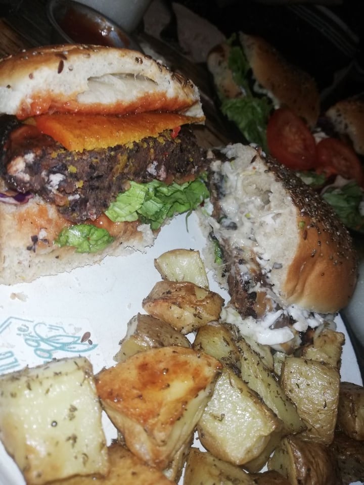 photo of Estilo Veggie Hamburguesa Watson shared by @floripondialop on  02 Aug 2019 - review
