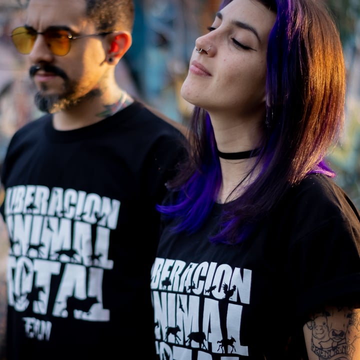 photo of Frente Antiespecista Merch Remera Liberación Animal Total shared by @ariiwtff on  13 Aug 2021 - review