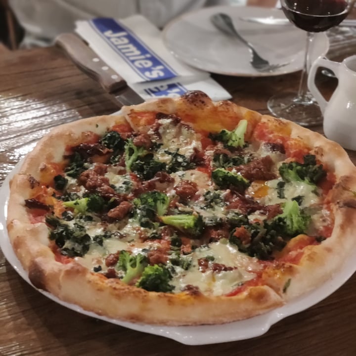 photo of Jamie's Italian Jamie's super greens pizza VEGAN shared by @mansiv on  27 Nov 2020 - review