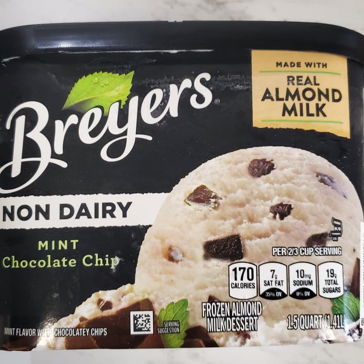 photo of Breyers Non-Dairy Mint Chocolate Chip shared by @madisonroman on  12 Mar 2022 - review