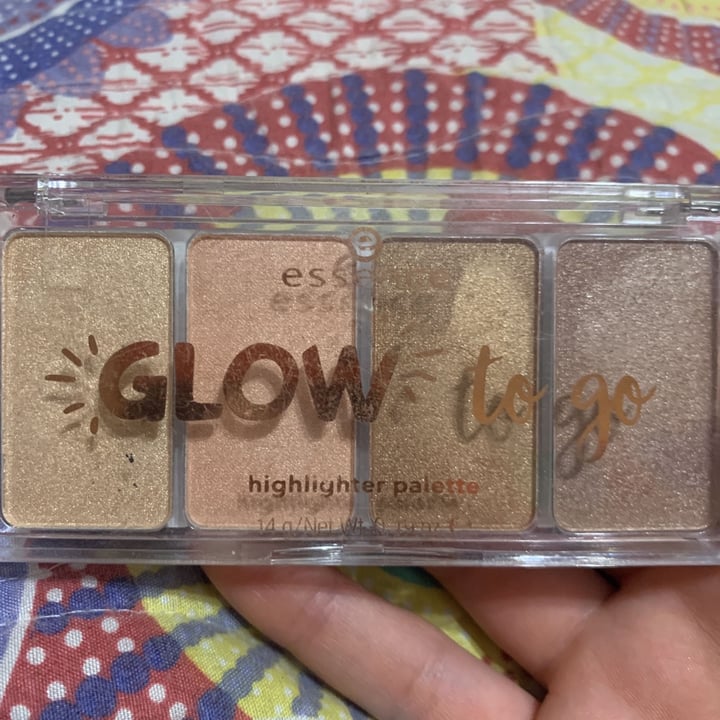 photo of Essence Cosmetics Highlighter palette Glow to go shared by @daisunino on  05 Jul 2020 - review