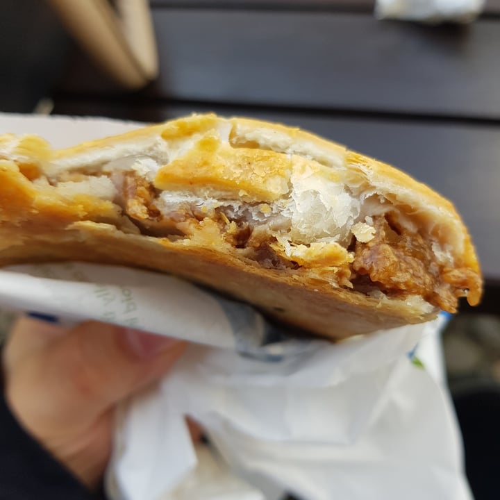 review photo of Greggs Vegan Steak Bake shared by @vegancybele on 31 Oct 2020 - review