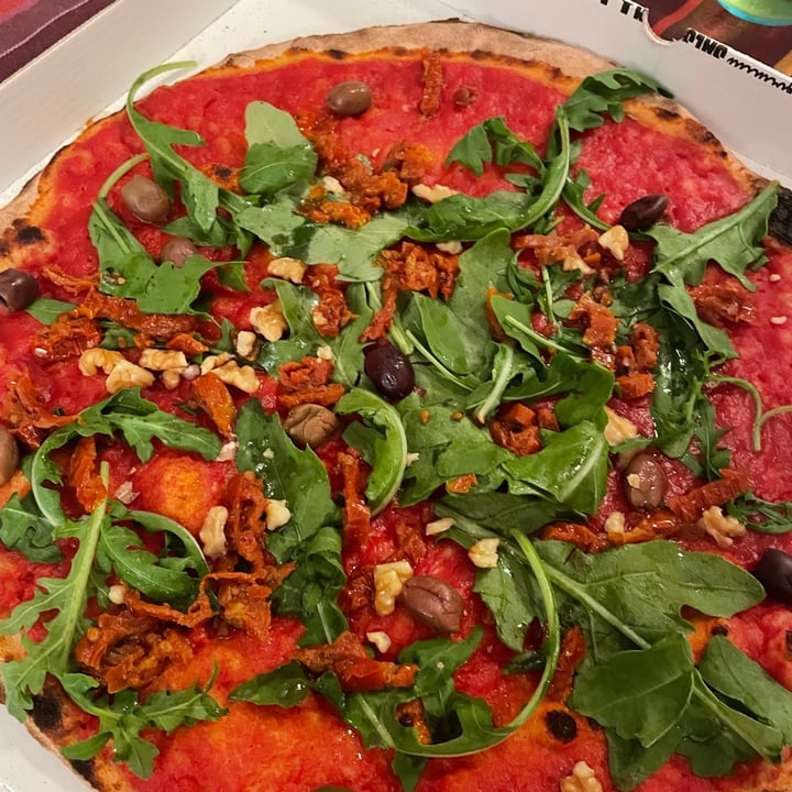 photo of Zio Pachino pizza vegana Con Pomodoro, Rughetta, Pomodorini Secchi Noci Ed Olive Taggiasche shared by @ariadne on  29 Aug 2022 - review