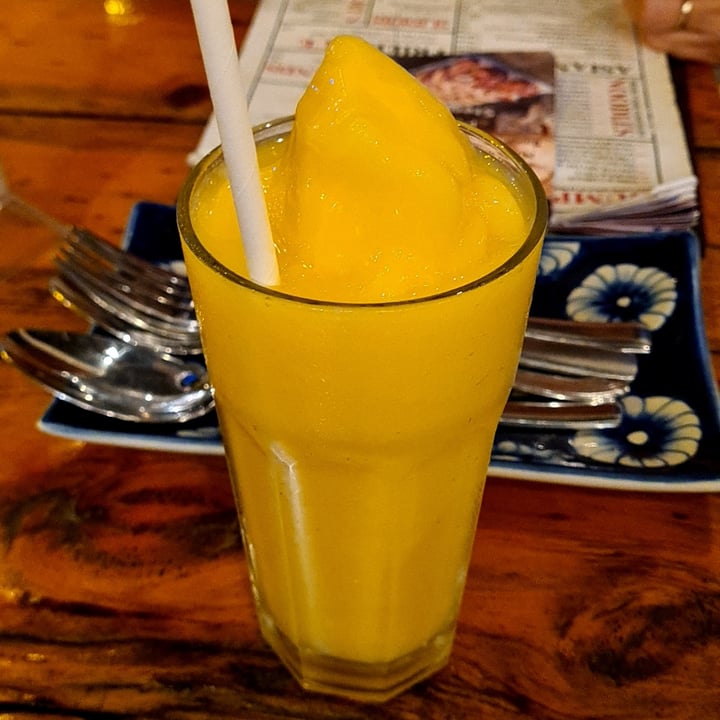 review photo of Mama Wong's Dumpling and Noodle House Mango Smoothie shared by @yonas on 02 Oct 2022 - review