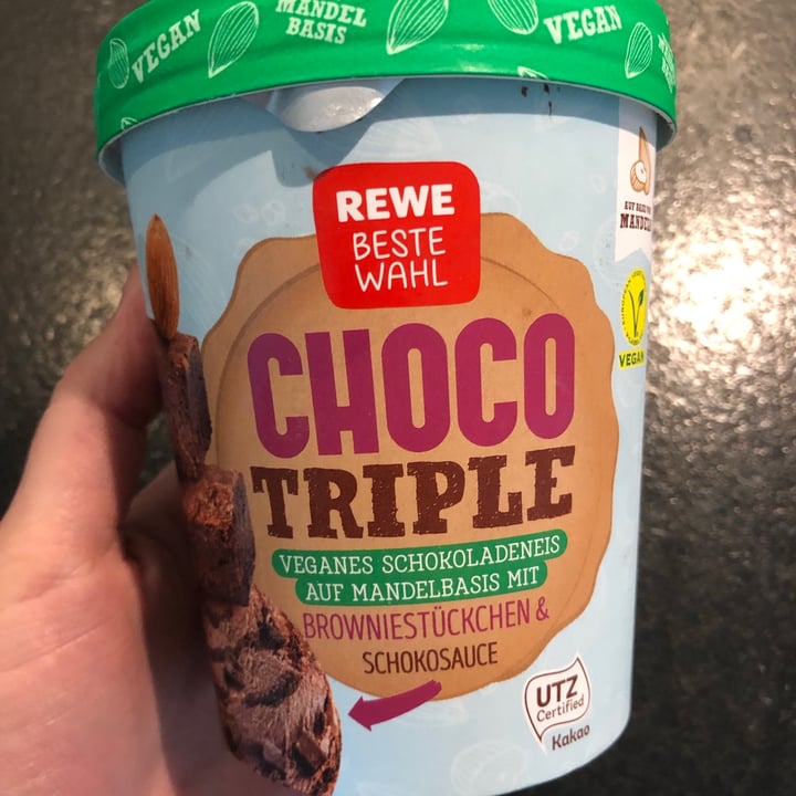 photo of REWE Beste Wahl Choco Triple Ice cream shared by @sunfloweryellow on  30 Jun 2021 - review