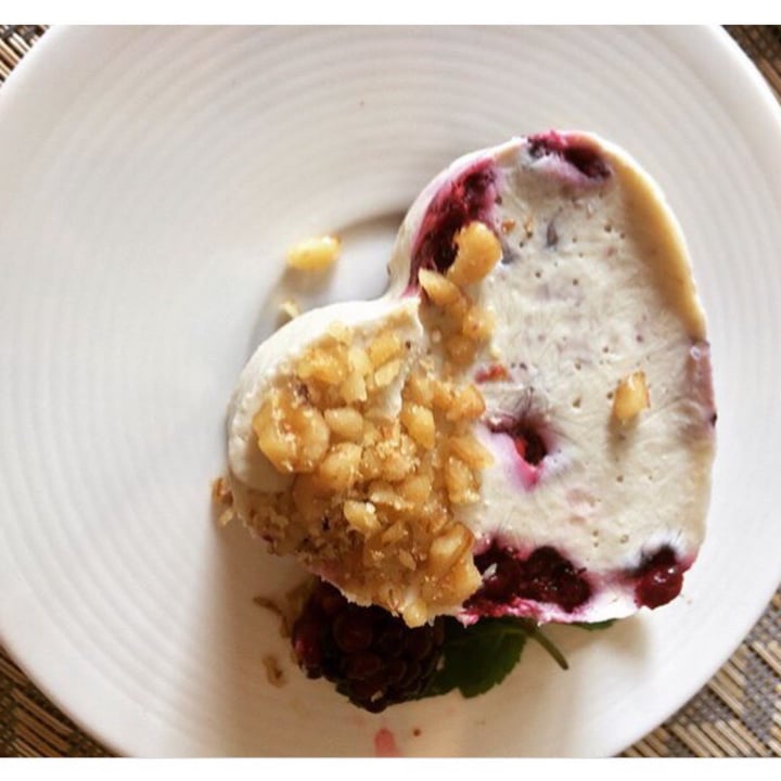 photo of Raw Café Cheesecake shared by @allisonpaytan99 on  09 Jun 2020 - review