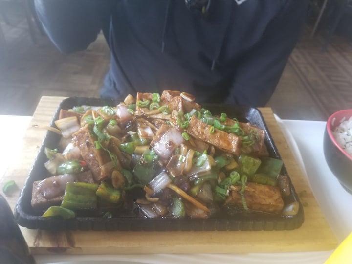 photo of Vegan Dealer seitan con tofu mongoliano shared by @beckyisvegan on  02 Mar 2020 - review