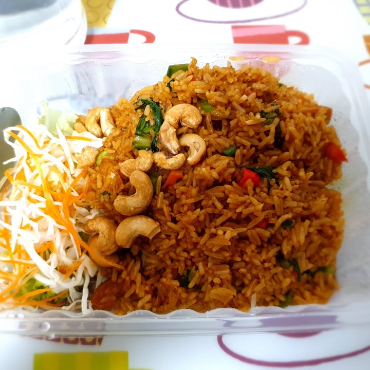 photo of Bali Thai Restaurant Causeway Point Nasi Goreng w Tofu & Basil Leaves shared by @nhwc on  19 Sep 2021 - review