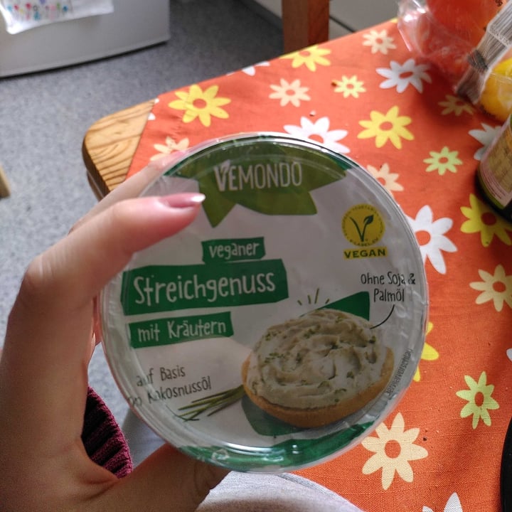 review photo of Lidl Veganer Streichgenuss Mit Kräutern shared by @kathalovesturtles on 08 Nov 2022 - review