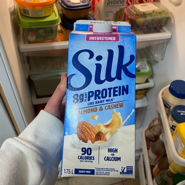 photo of Silk Almond & cashew milk shared by @anniekimderoy on  06 Feb 2022 - review