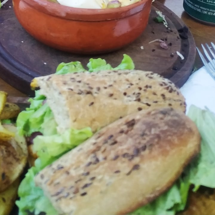 photo of HUMO Restaurante Vegetariano Sandwich De Falafel shared by @angie2284 on  16 Apr 2022 - review
