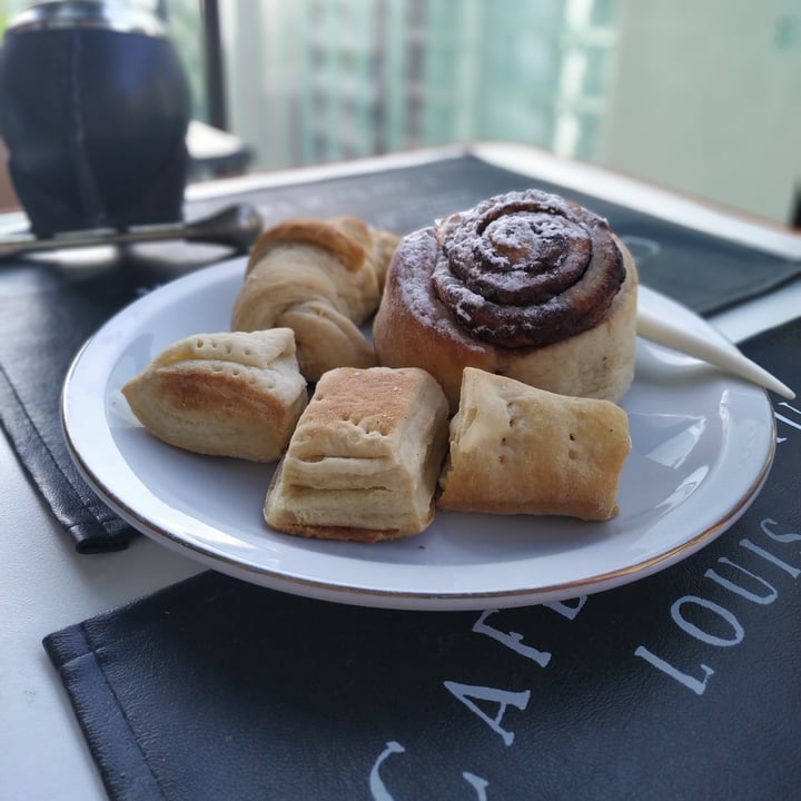 review photo of Oh My Veggie Vegan Bakery Roll De Chocolate shared by @v3r0nic4 on 22 Feb 2021 - review