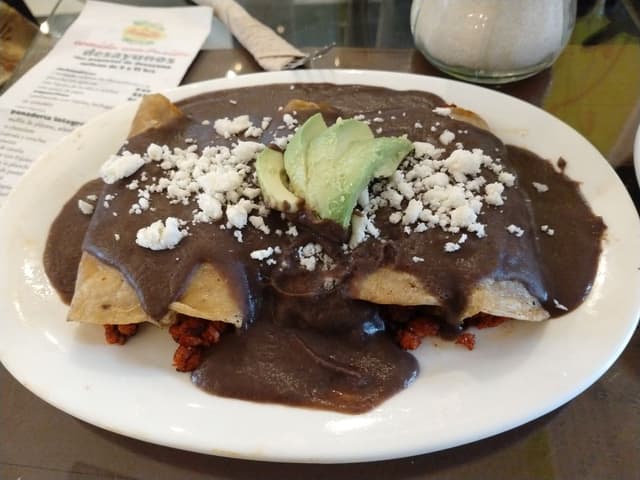 Photo of the dish “Enfrijoladas rellenas de chorizo de quinoa”