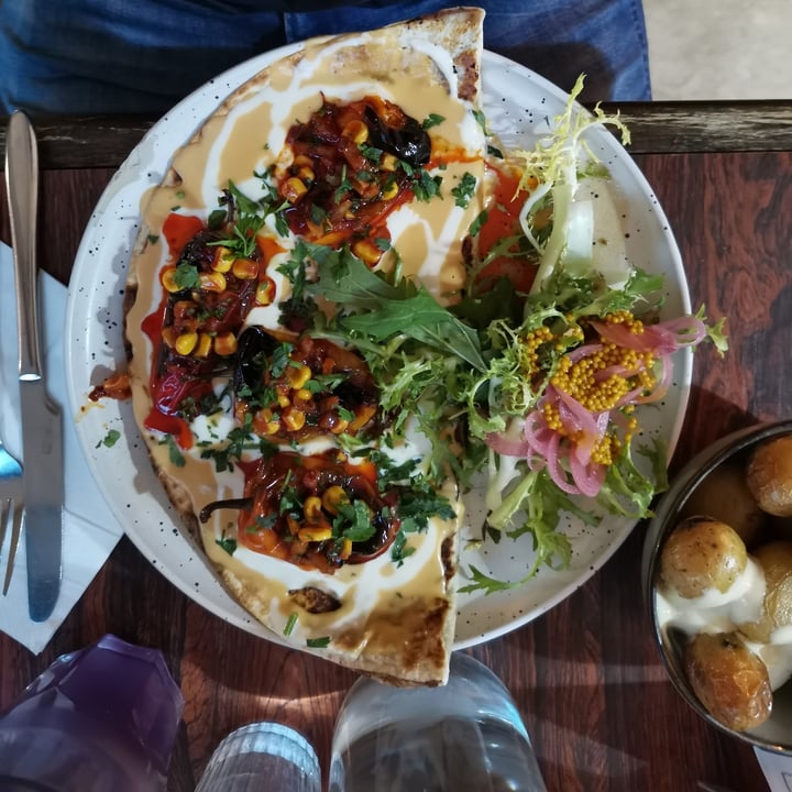 review photo of Aujourd'hui Demain quesadillas roja shared by @gloirevoir on 04 Oct 2022 - review