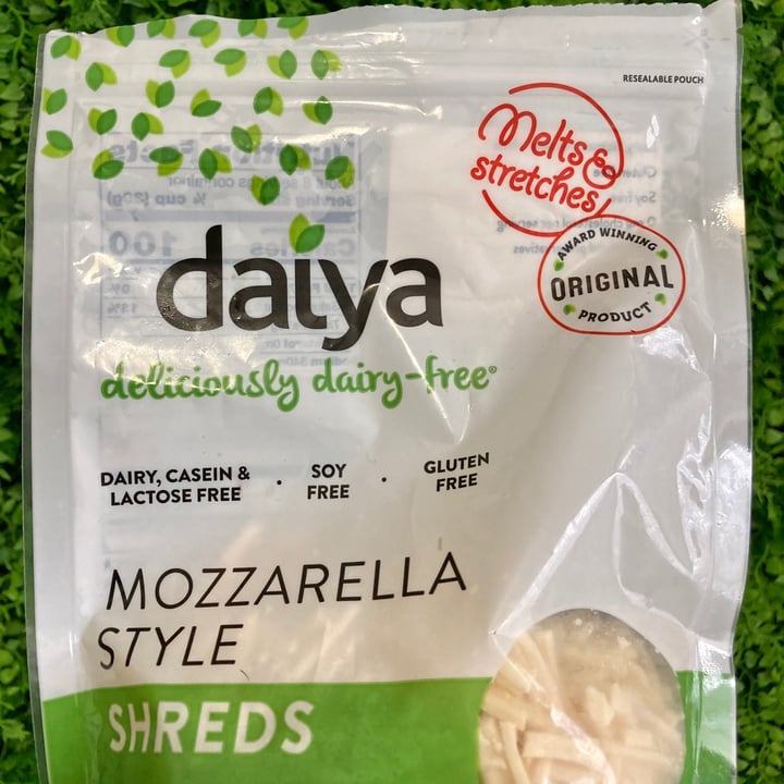 review photo of Daiya Mozzarella Style Shreds shared by @vegreening on 19 May 2021 - review