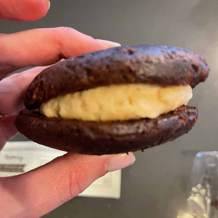 photo of Pattycake Bakery Chocolate peanut butter whoopie pie shared by @sgerber33 on  23 Mar 2022 - review