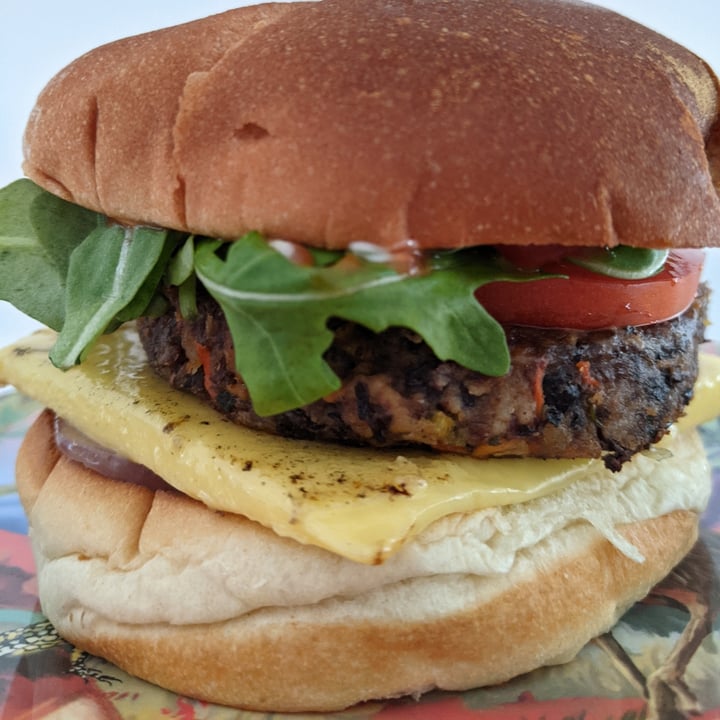 review photo of VG Gourmet Sweet Potato & Black Bean Artisan Vegan Burgers shared by @anacvlcnt on 16 Sep 2021 - review