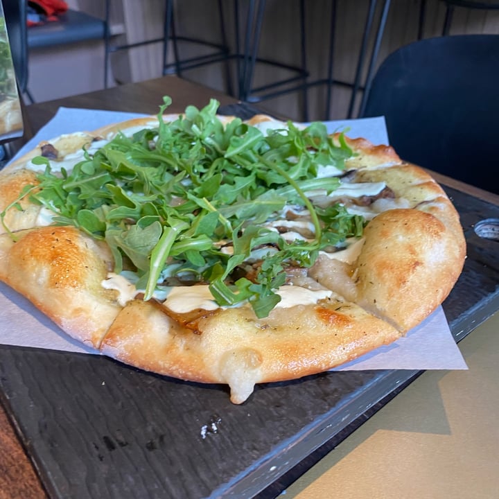 photo of Virtuous Pie Super Funghi Pizza shared by @malarky on  27 Jul 2022 - review
