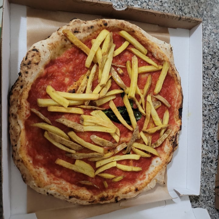 photo of Die' Gustibus pizza rossa con patatine shared by @ross0 on  14 May 2022 - review