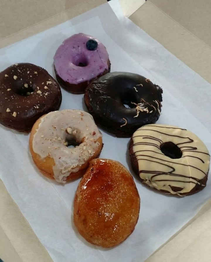 photo of Donut Corp. Donas veganas shared by @vegan2020pasapiola on  12 Mar 2020 - review