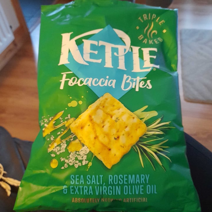 Kettle chips Focaccia Bites Sea salt, Rosemary and Olive Oil Review