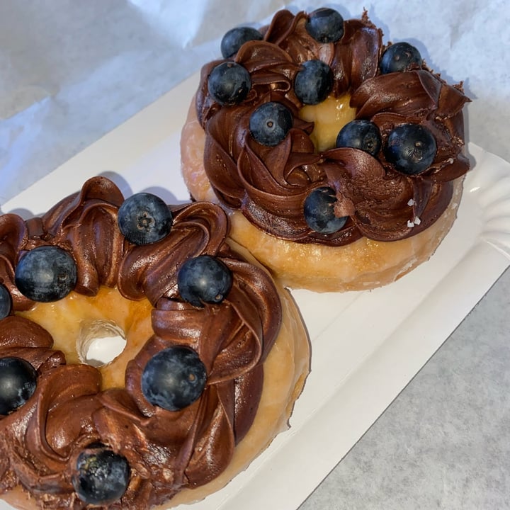 photo of Alice in Wonderpie Donuts shared by @saradoval on  25 Oct 2021 - review