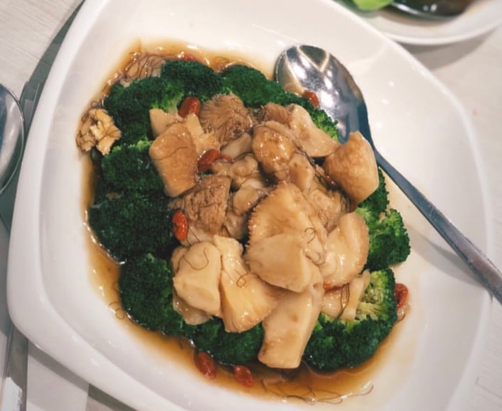 photo of Whole Earth Broccoli with Braised Monkeyhead Mushroom shared by @graceyuki on  08 Aug 2019 - review