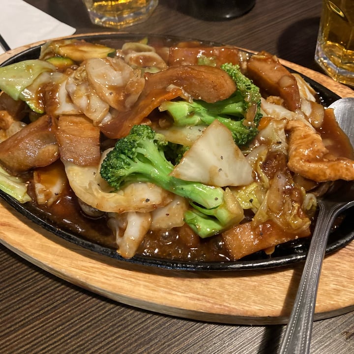 photo of Indochine Vegan Sizzling teriyaki vegan chicken shared by @majesticvegan on  16 Apr 2022 - review