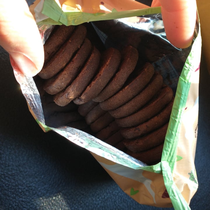 photo of Un Rincón Vegano Vegchips Galletitas Dulces sabor Chocolate shared by @camilasm on  28 Nov 2020 - review