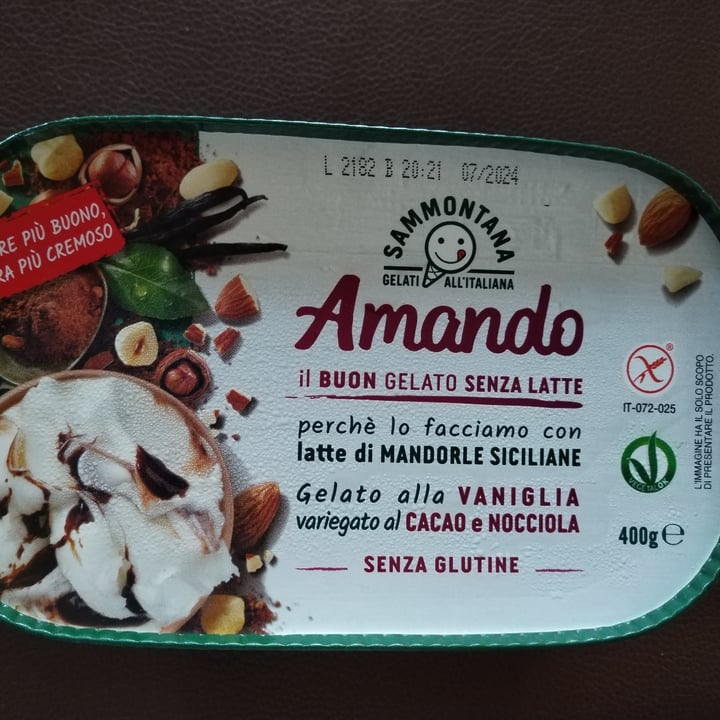photo of Sammontana Coni gelato alla vaniglia variegati al cacao e nocciole shared by @carolinag on  27 Sep 2022 - review
