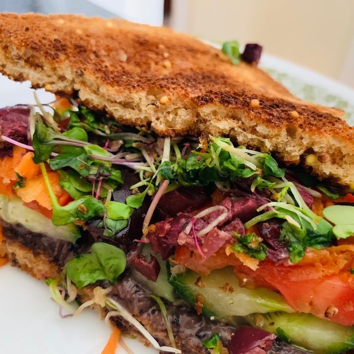 photo of Hive Heady Veggie Sandwich shared by @allhess on  17 Feb 2021 - review