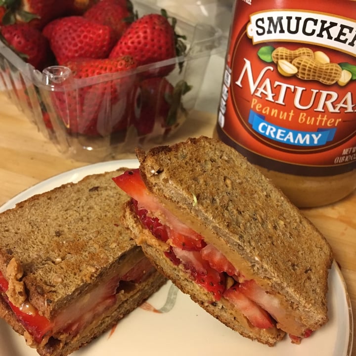 review photo of Smucker's Natural Peanut Butter shared by @jessjessjess on 29 Apr 2020 - review