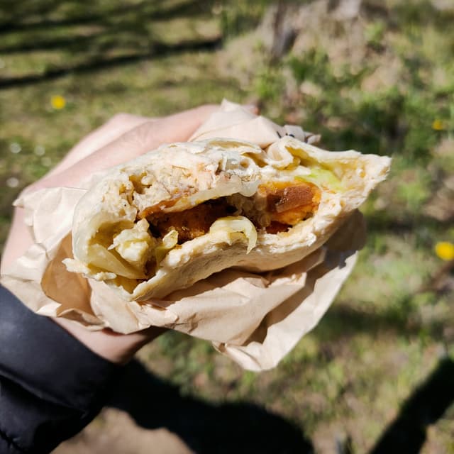 菜肴“Quinoa hummus wrap”的照片