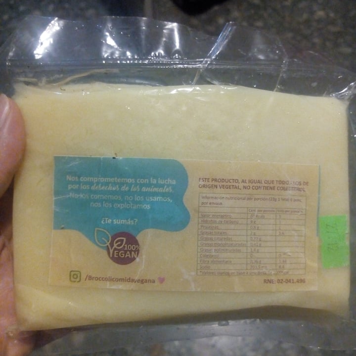 review photo of Broccoli Comida Vegana Queso Dambo shared by @danigalarzavegan on 13 Jan 2022 - review