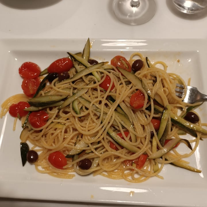 review photo of Ristorante Alla Darsena Spaghetti Alle Zucchine Pomodorini E Olive Taggiasche shared by @sarahneva on 17 Oct 2021 - review