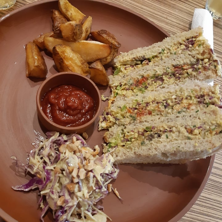 photo of Buenos Aires Verde Vegan “tuna” sandwich shared by @emilyvegan on  18 Mar 2021 - review