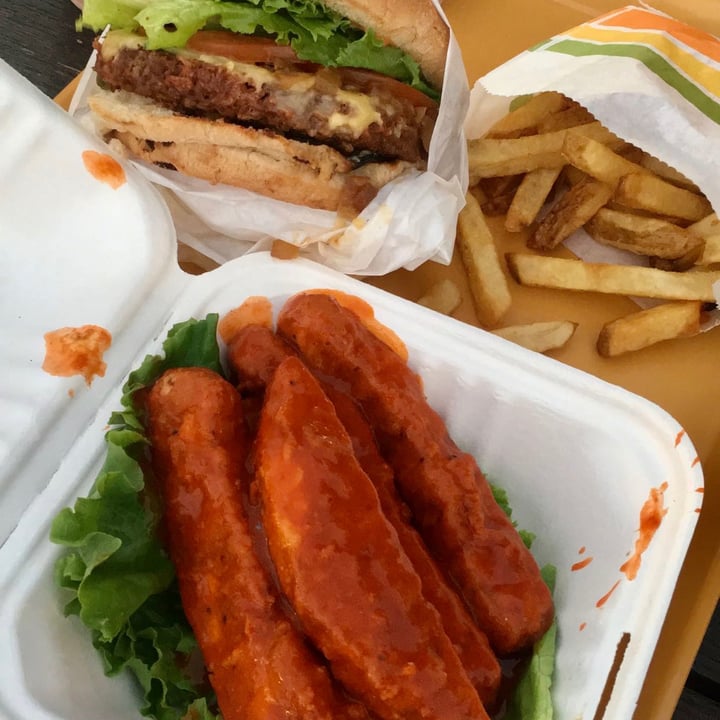 photo of Plant Power Fast Food Buffalo Wings shared by @kimvillaneda on  11 Dec 2020 - review