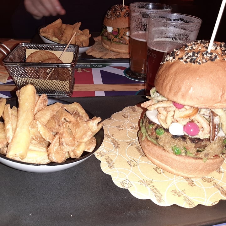 review photo of Old England Pub - Pub Birreria Padova Grace vegan shared by @trimammagreen on 22 Mar 2022 - review