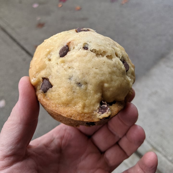 photo of Cafe la Vie Chocolate Chip Muffin shared by @mdsingleton on  20 Oct 2021 - review