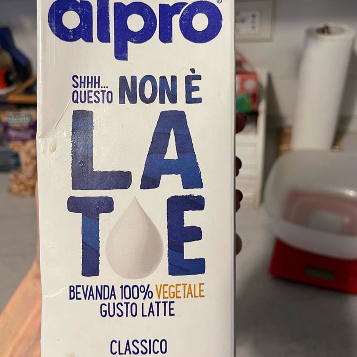 photo of Alpro This is Not Milk Classic Questo Non è Late Classico shared by @ventobiancolunare on  10 Jul 2022 - review