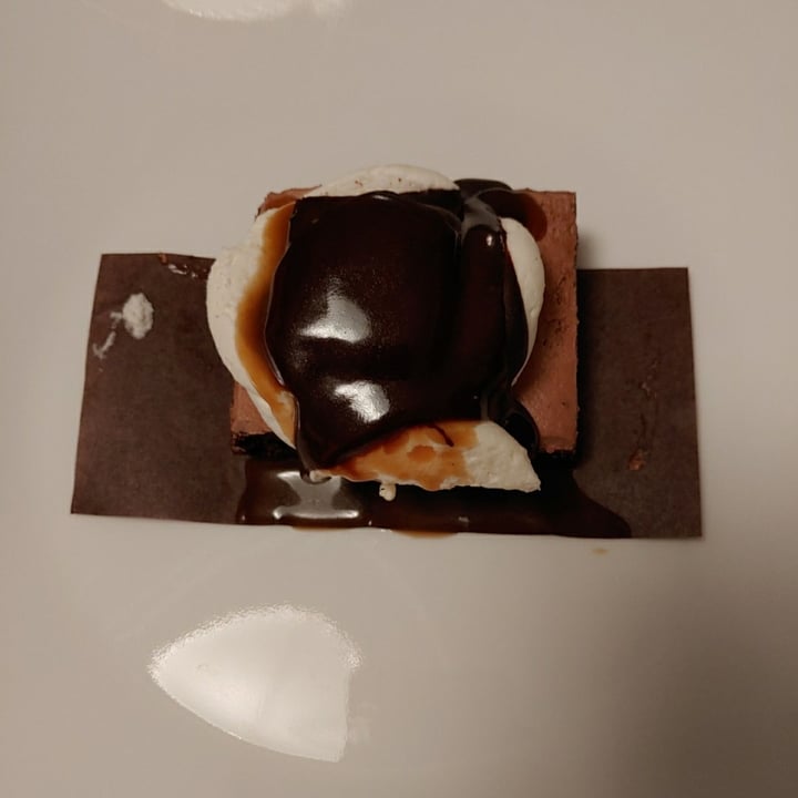 review photo of Kelly's Bake Shoppe Mile high brownie shared by @lyy on 15 Feb 2021 - review