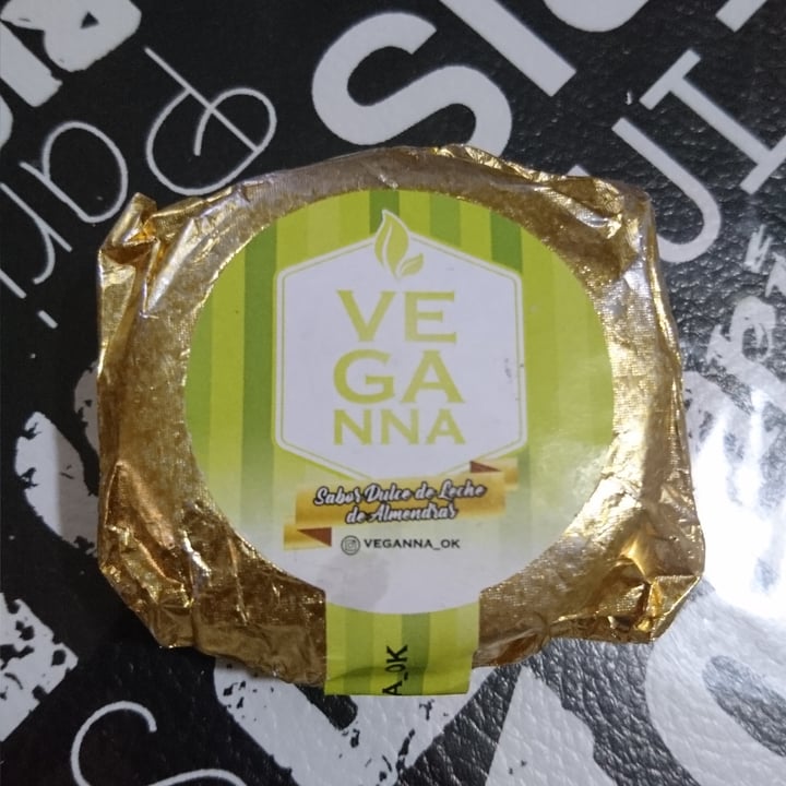photo of Veganna Alfajor de dulce de leche de almendras shared by @purpleveg on  10 Nov 2021 - review