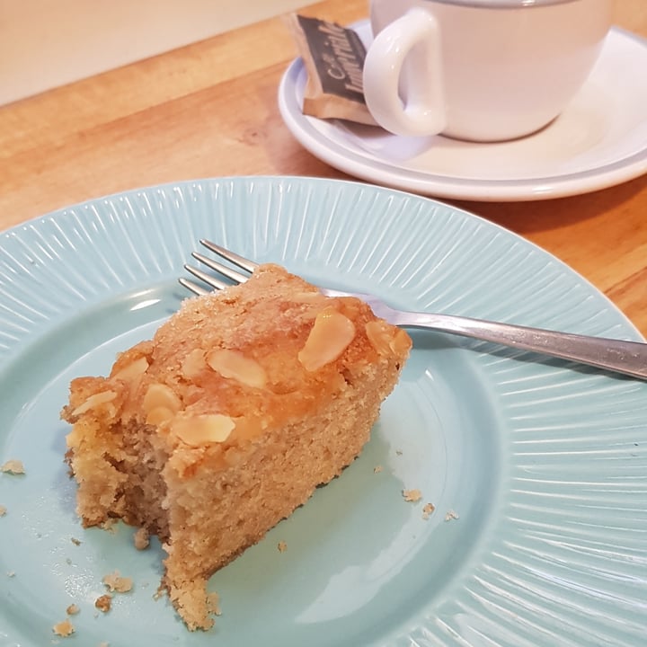 review photo of Ofelia Bakery Bizcocho de almendras, pera y canela shared by @dali3 on 13 Nov 2022 - review