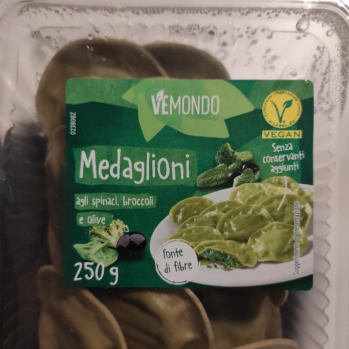 review photo of Vemondo Medaglioni Agli Spinaci, Broccoli E Olive shared by @wingsforwords on 09 Mar 2022 - review