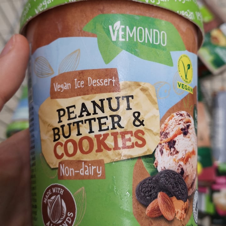 photo of Vemondo Vegan ice dessert peanut butter & cookies shared by @catebuttu on  05 Jan 2022 - review