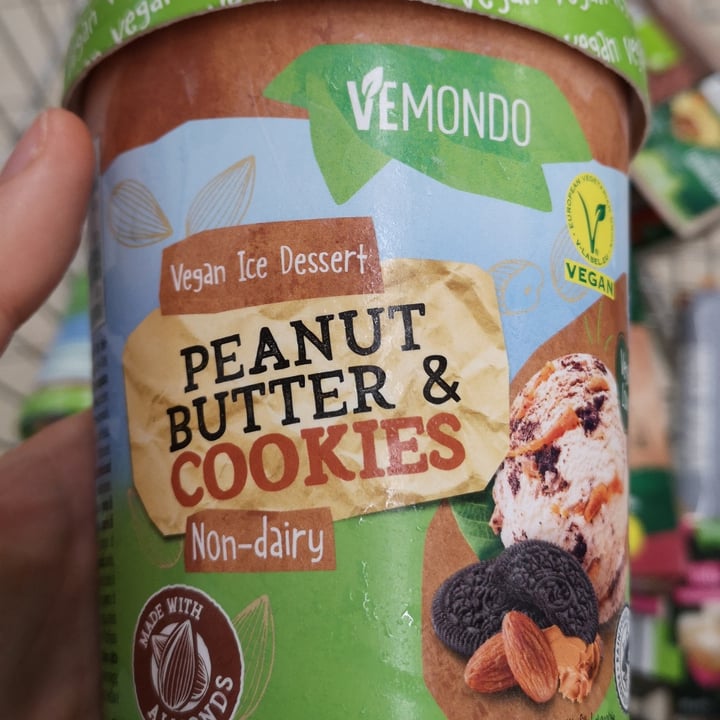 review photo of Vemondo Vegan ice dessert peanut butter & cookies shared by @catebuttu on 05 Jan 2022 - review
