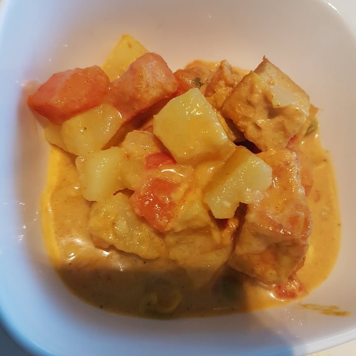 photo of Koru Lounge (Air New Zealand) Lemongrass Tofu Curry shared by @vegkate11 on  26 Sep 2021 - review